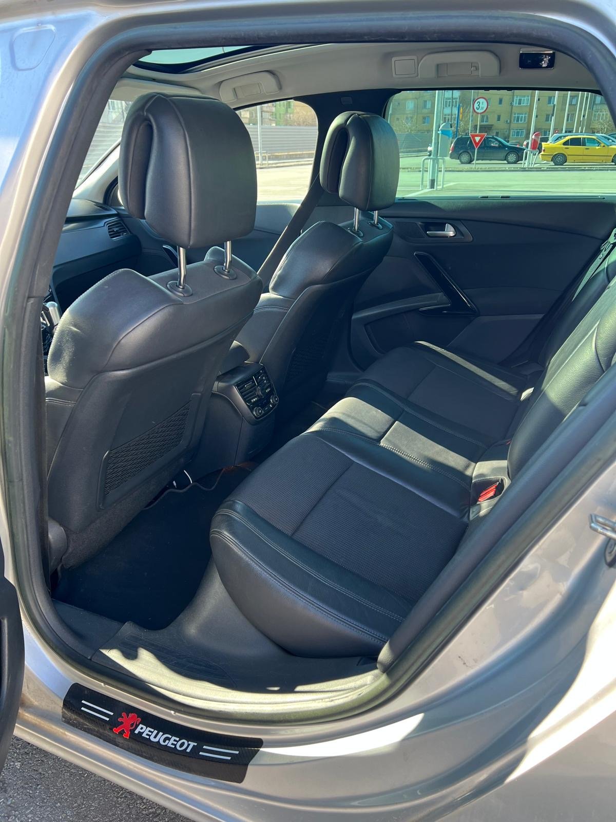 Discover the Ultimate Driving Experience with the 2012 Peugeot 508 SW – Stylish, Spacious, and Reliable