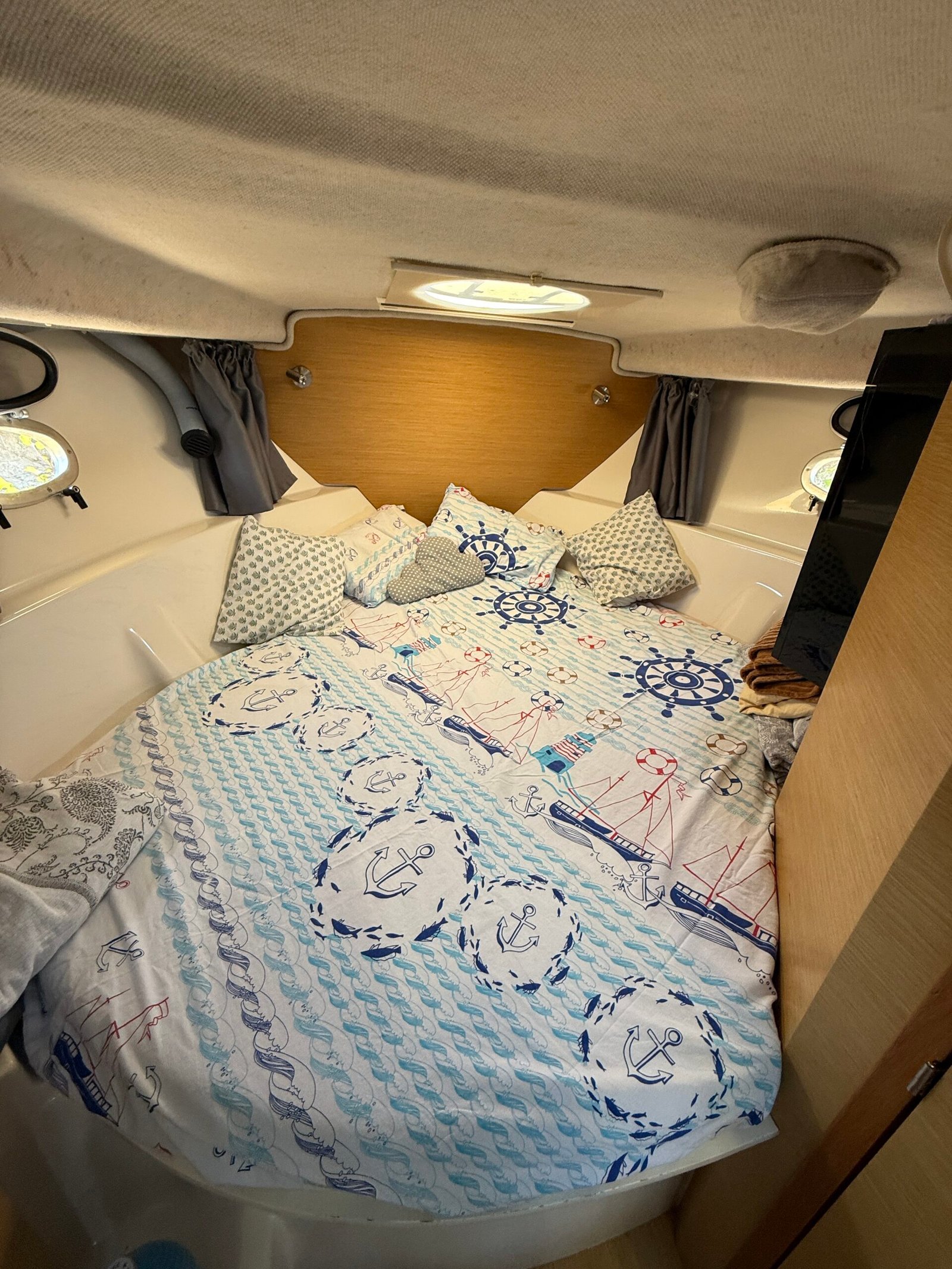 Selling Sessa Dorado boat with bedroom, toilet, fully equipped kitchenette