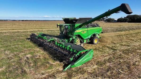 John Deere X9 1100 Agricultural Combine 2025 – 690 HP – Harvest Motion System