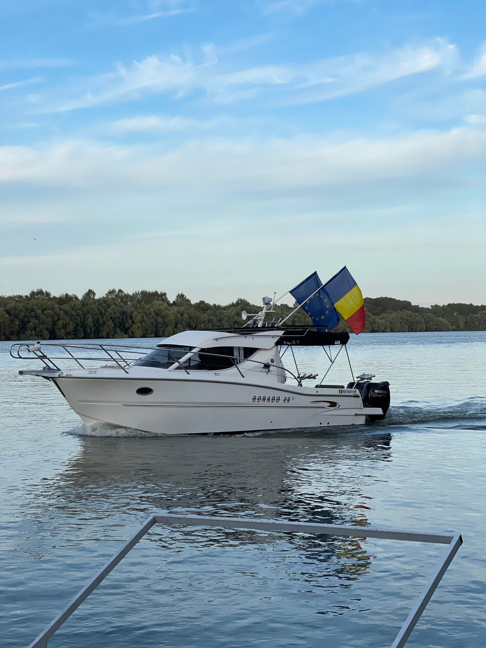 Selling Sessa Dorado boat with bedroom, toilet, fully equipped kitchenette