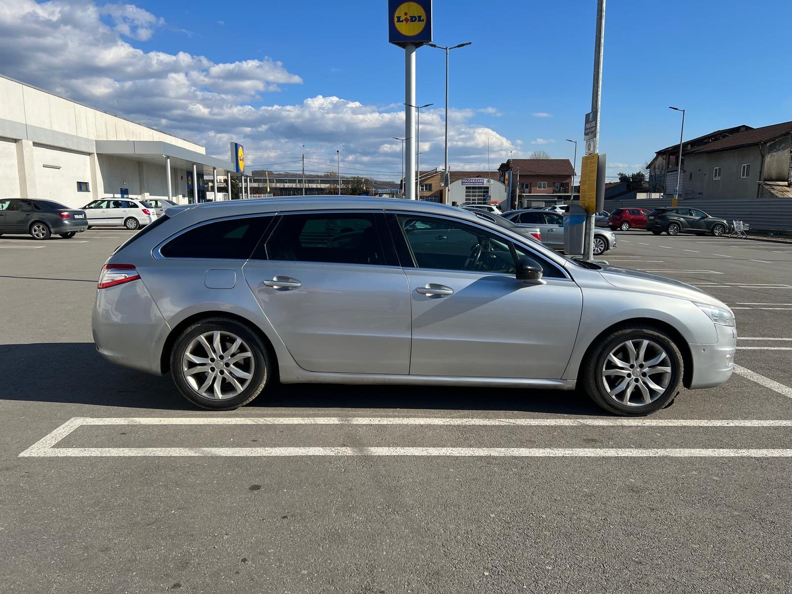 Discover the Ultimate Driving Experience with the 2012 Peugeot 508 SW – Stylish, Spacious, and Reliable